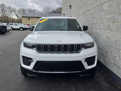 Used 2024 Jeep Grand Cherokee Laredo w/ Luxury Tech Group I AWD/4WD image 8