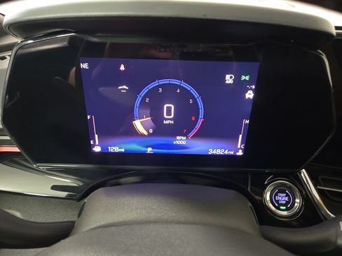 Certified 2025 Chevrolet Trax RS w/ Sunroof Package FWD image 17