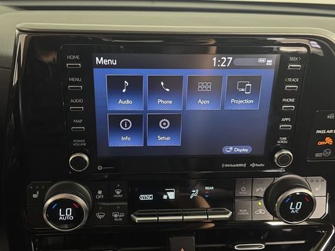 Used 2022 Toyota Highlander XLE AWD/4WD image 18