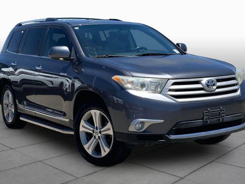 Used 2012 Toyota Highlander Limited w/ Tow Pkg AWD/4WD image 3