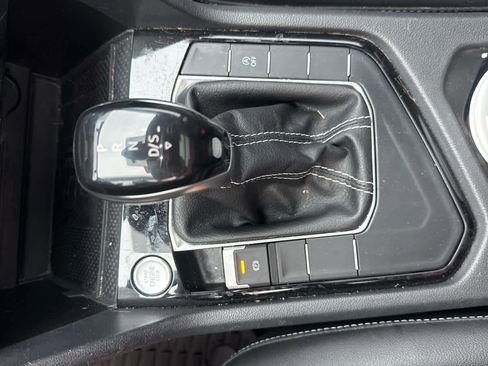 Used 2023 Volkswagen Taos SE w/ Panoramic Sunroof Package image 15