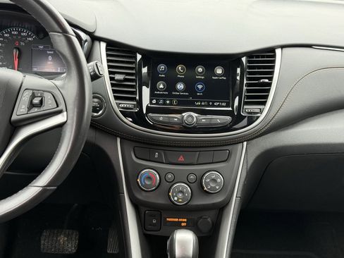 Used 2019 Chevrolet Trax LT w/ LT Convenience Package image 16