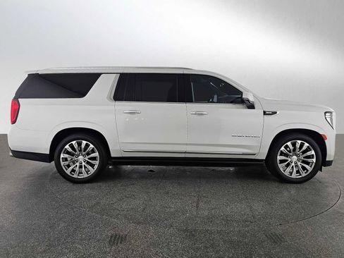 Used 2021 GMC Yukon XL Denali w/ Denali Ultimate Package image 3