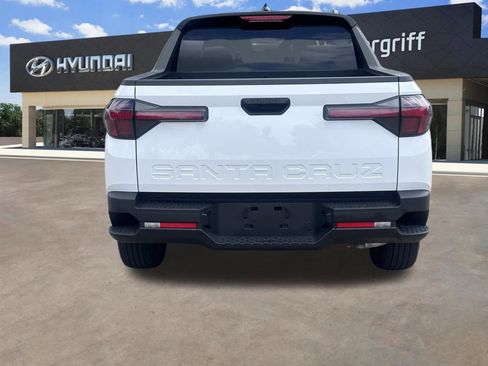 Used 2025 Hyundai Santa Cruz SEL FWD image 13
