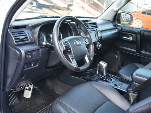 Used 2018 Toyota 4Runner TRD Off-Road image 12