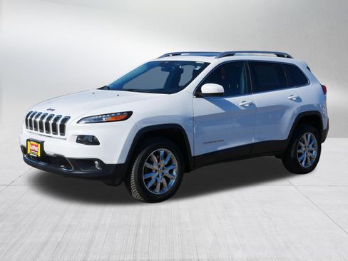 Used 2017 Jeep Cherokee Limited w/ Trailer Tow Group AWD/4WD image 3
