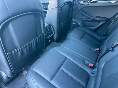 Certified 2022 Porsche Macan S image 13