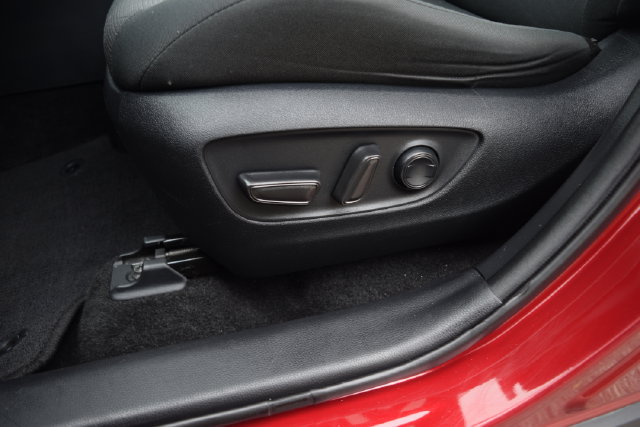 Used 2020 Toyota RAV4 XLE w/ Convenience Package FWD image 19