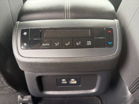 Used 2024 Nissan Pathfinder SV FWD image 28