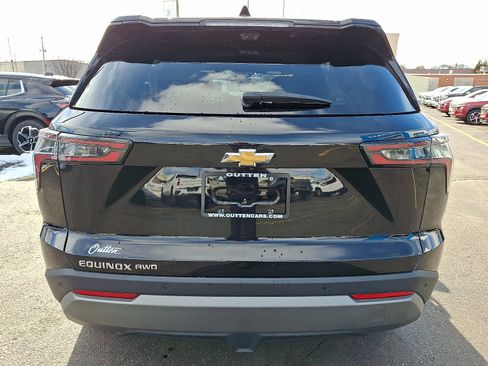 Used 2025 Chevrolet Equinox LT w/ Convenience Package II image 6