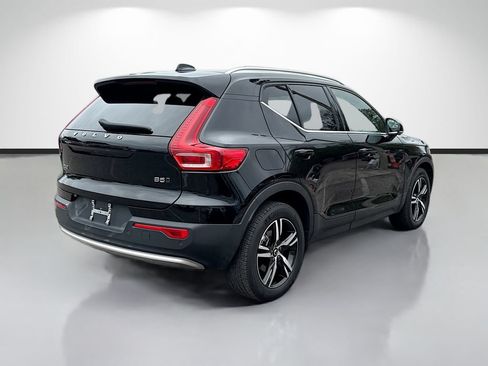 Used 2023 Volvo XC40 B5 Plus AWD/4WD image 3
