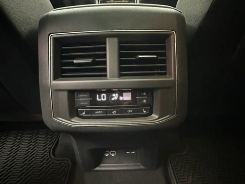 Used 2019 Volkswagen Atlas SEL Premium image 27