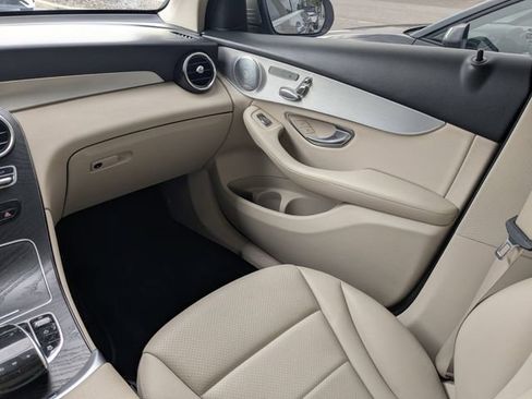 Used 2019 Mercedes-Benz GLC 350e 4MATIC image 22
