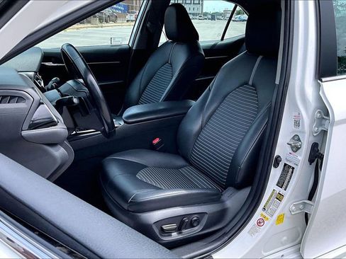 Used 2019 Toyota Camry SE FWD image 23