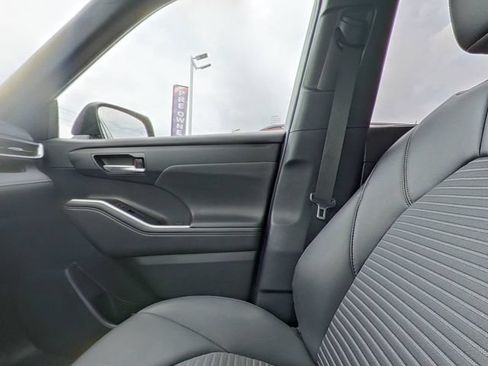 Used 2025 Toyota Highlander XSE AWD/4WD image 32