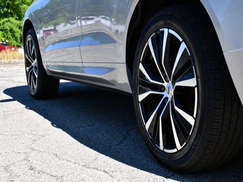 Certified 2025 Volvo XC60 B5 Plus AWD/4WD image 10