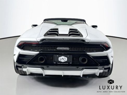 Used 2021 Lamborghini Huracan EVO RWD image 7