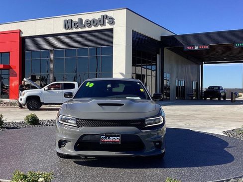 Used 2019 Dodge Charger R/T w/ Blacktop Package image 2