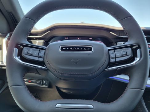 Used 2025 Jeep Wagoneer S Limited AWD/4WD image 9