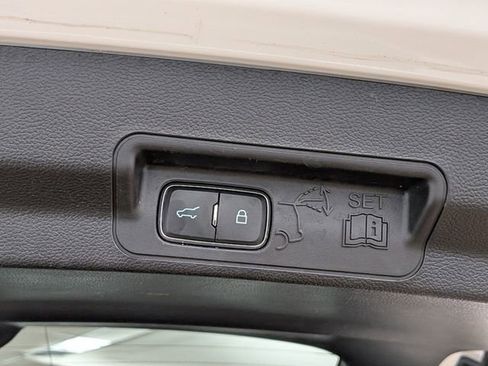 Certified 2022 Ford Explorer XLT w/ Equipment Group 202A AWD/4WD image 23