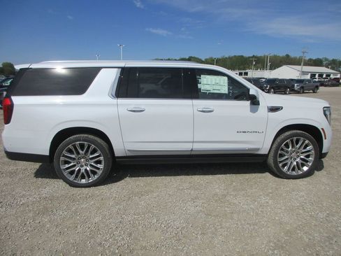 New 2026 GMC Yukon XL Denali image 3