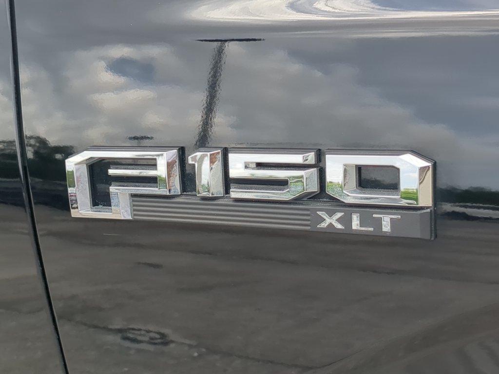 Used 2017 Ford F150 XLT w/ Equipment Group 302A Luxury AWD/4WD image 11