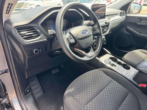 Used 2025 Ford Escape Active AWD/4WD image 18