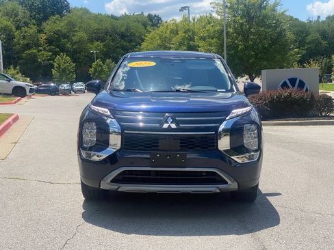 Used 2025 Mitsubishi Outlander SE AWD/4WD image 2