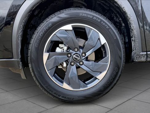 Used 2024 Nissan Rogue SV image 11