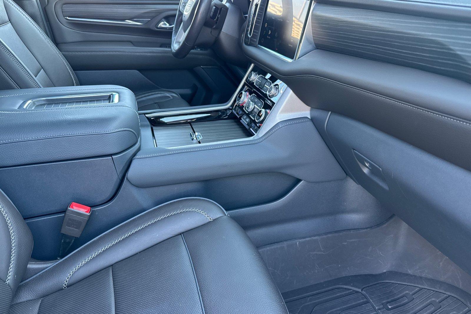 Used 2023 GMC Yukon Denali w/ Denali Reserve Package AWD/4WD image 18