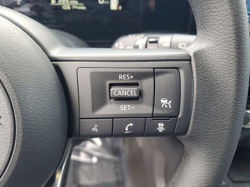 Certified 2025 Nissan Kicks SV image 17