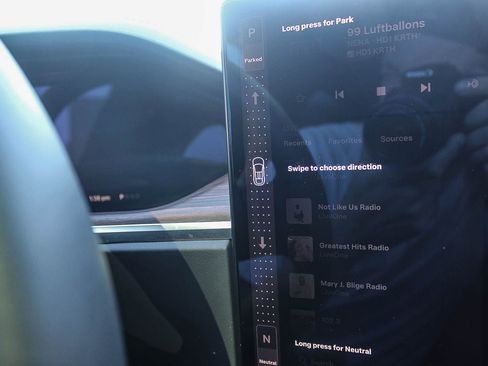 Used 2024 Tesla Model X image 19