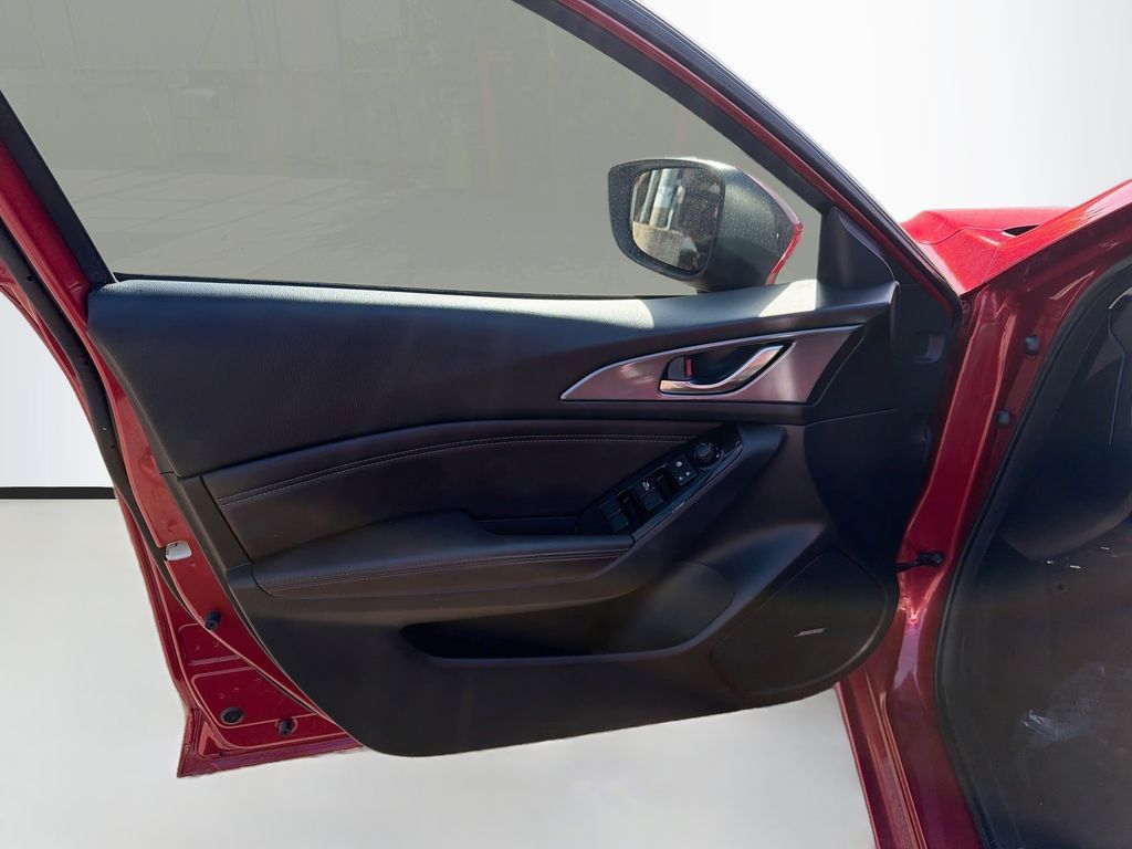 Used 2018 MAZDA MAZDA3 Grand Touring FWD image 19