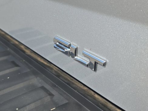 Used 2018 GMC Sierra 1500 SLT w/ SLT Premium Package AWD/4WD image 16