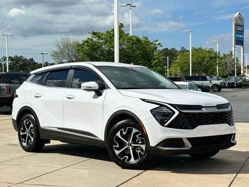 Used 2024 Kia Sportage EX FWD image 2