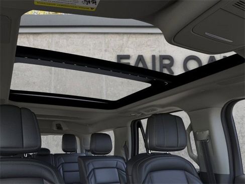 New 2025 Lincoln Navigator Reserve image 22