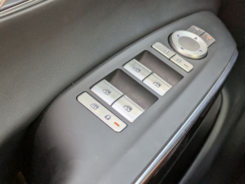 Used 2025 Genesis GV70 2.5T image 23