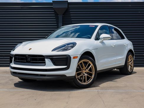 Certified 2025 Porsche Macan image 1