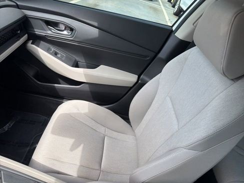 Used 2025 Honda Accord SE image 16