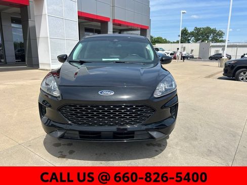 Used 2021 Ford Escape SE w/ SE Sport Appearance Package AWD/4WD image 3