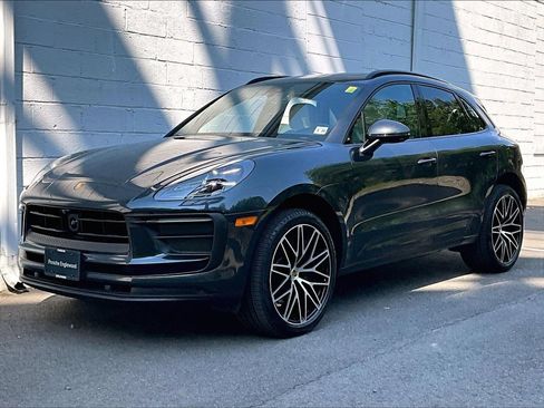 Certified 2025 Porsche Macan AWD/4WD image 1