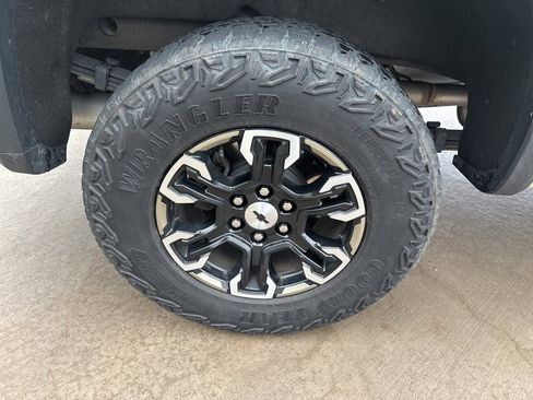 Used 2022 Chevrolet Silverado 1500 ZR2 w/ Technology Package image 15