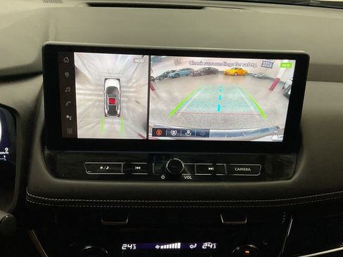 Used 2025 Nissan Rogue SL image 14