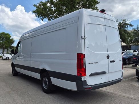 Used 2025 Mercedes-Benz Sprinter 2500 image 7