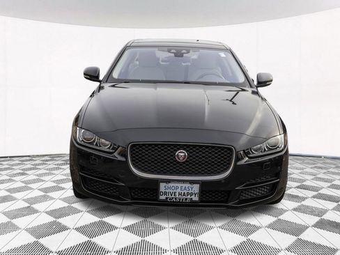 Used 2018 Jaguar XE Premium image 12