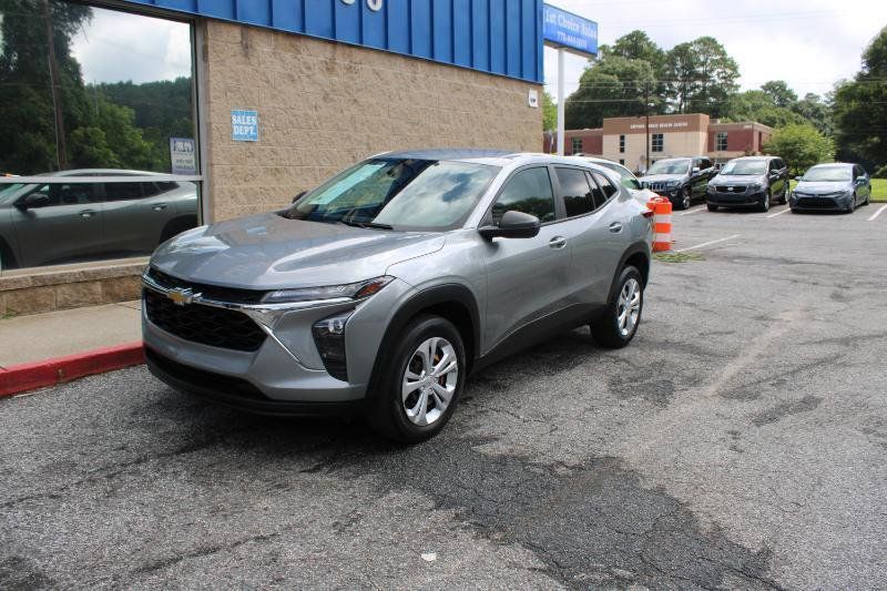 Used 2024 Chevrolet Trax LS FWD image 3
