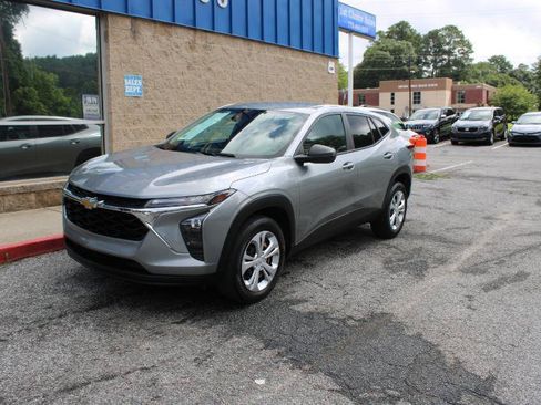 Used 2024 Chevrolet Trax LS FWD image 3