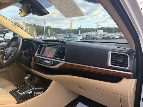 Used 2019 Toyota Highlander Limited image 16