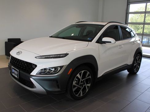 Used 2023 Hyundai Kona Limited w/ Cargo Package FWD image 12