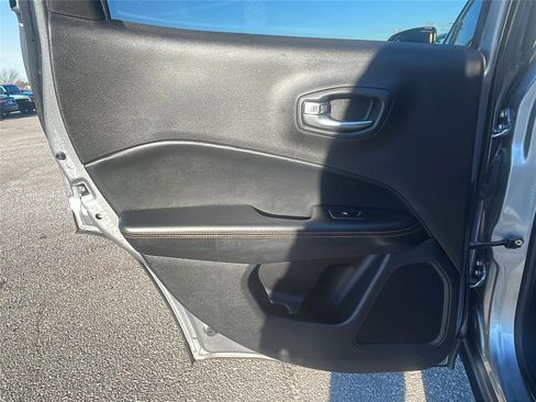 Used 2018 Jeep Compass Limited w/ Navigation Group image 17